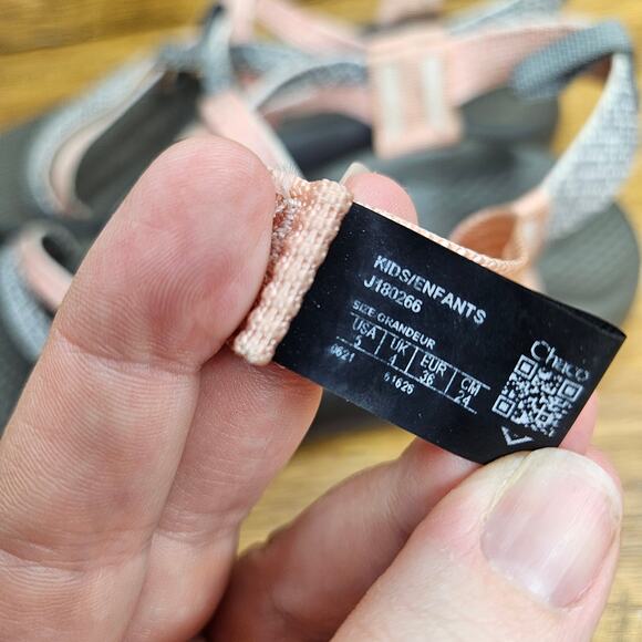 Chaco size 5 Juniors Grey Pink sandals adjustable straps hiking outdoor shoes - Picture 8 of 8